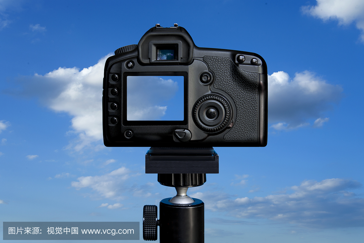 单反相机反对蓝天