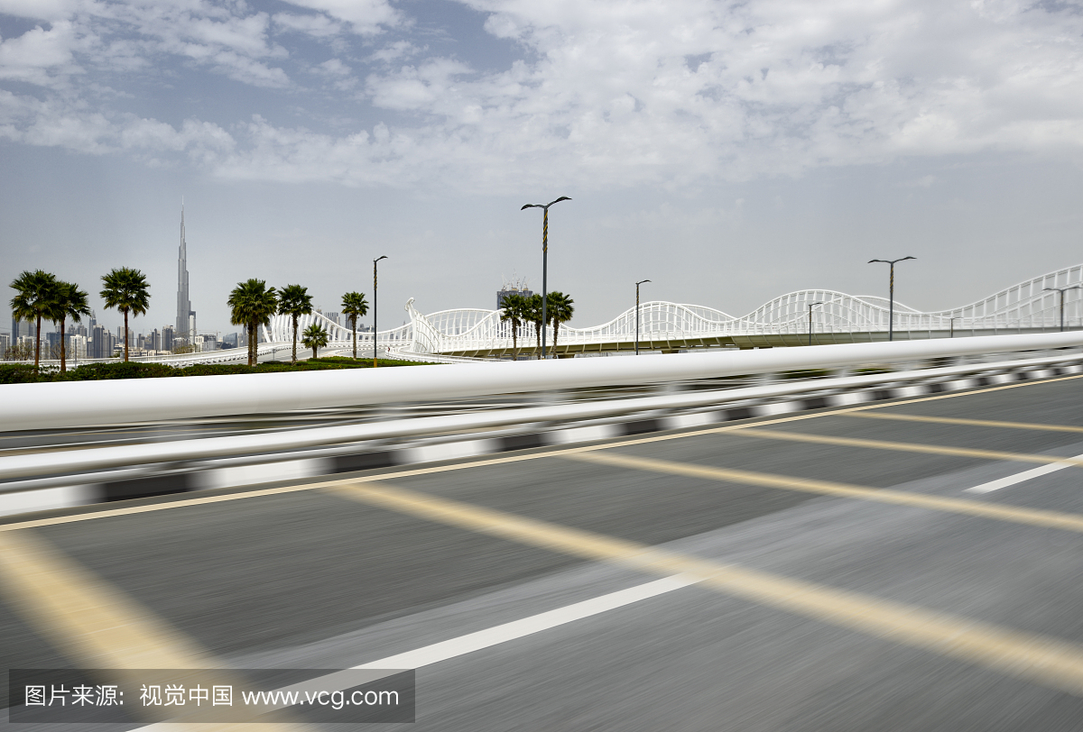 迪拜城市天际线和高架道路速度特效