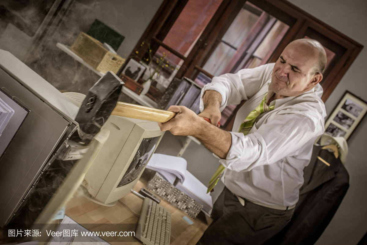 科技焦虑,信息过载,恐惧新事物,大锤