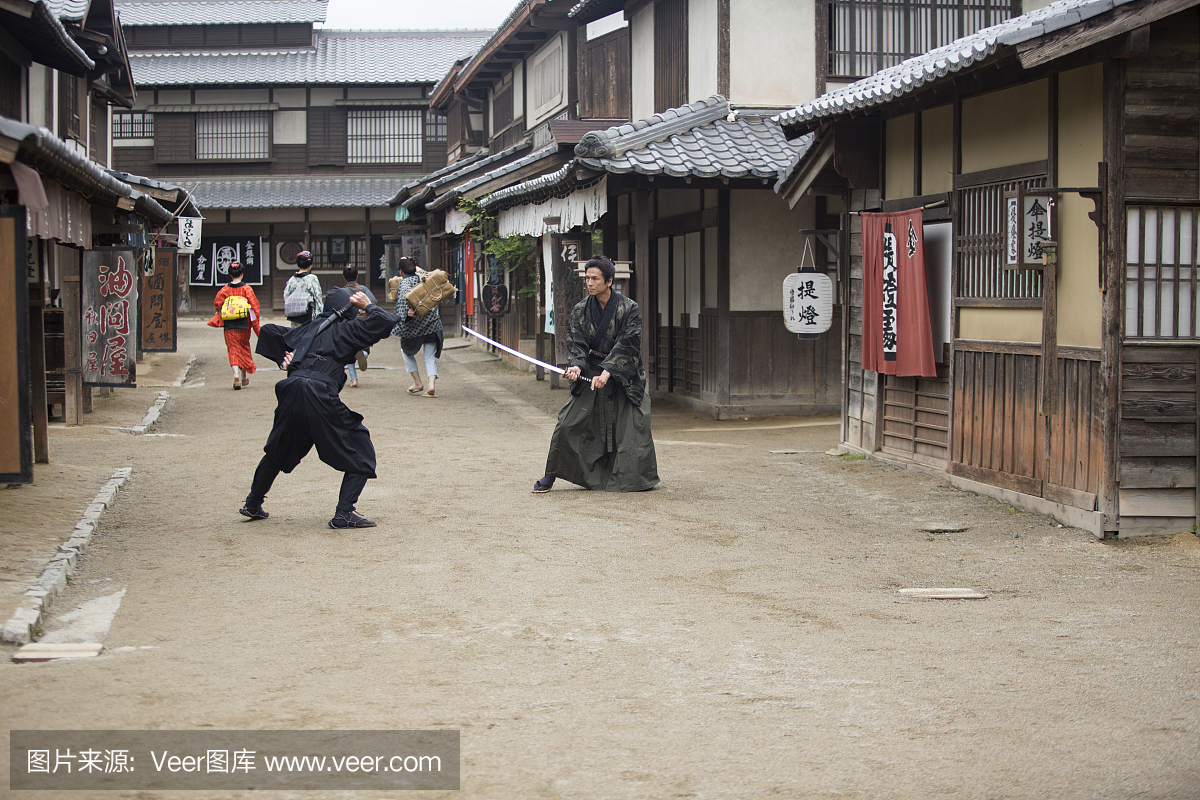 战士武士忍者在日本京都的都林工作室打架