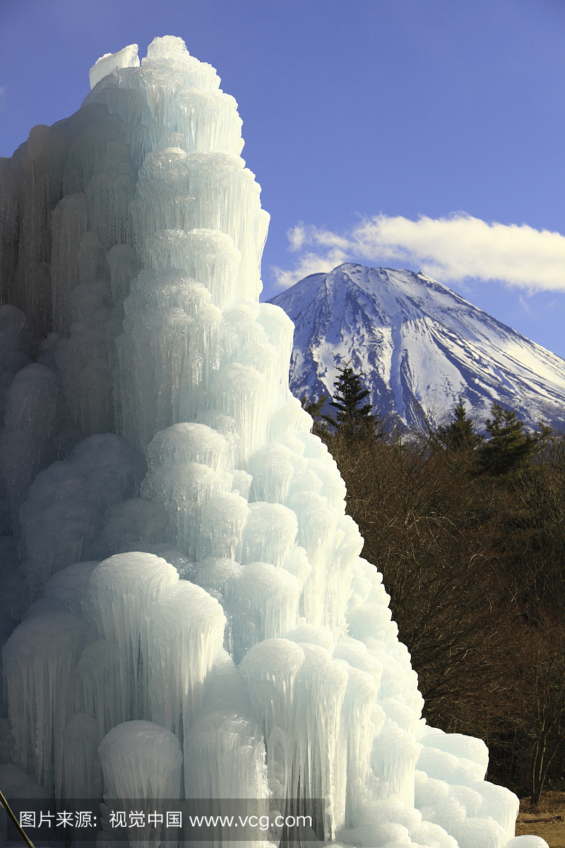 日本,2011年1月30日,富士山的冰结构