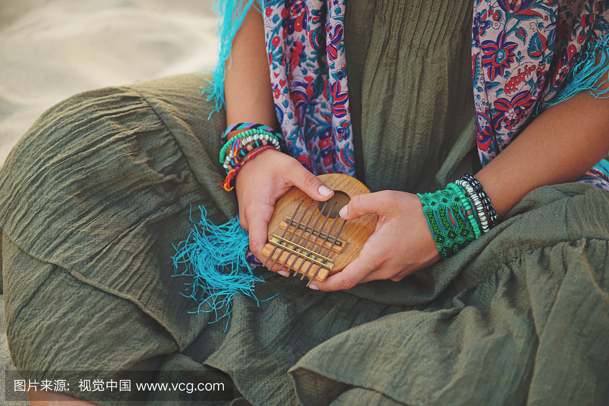 拇指钢琴,安比拉琴,克林巴琴,人