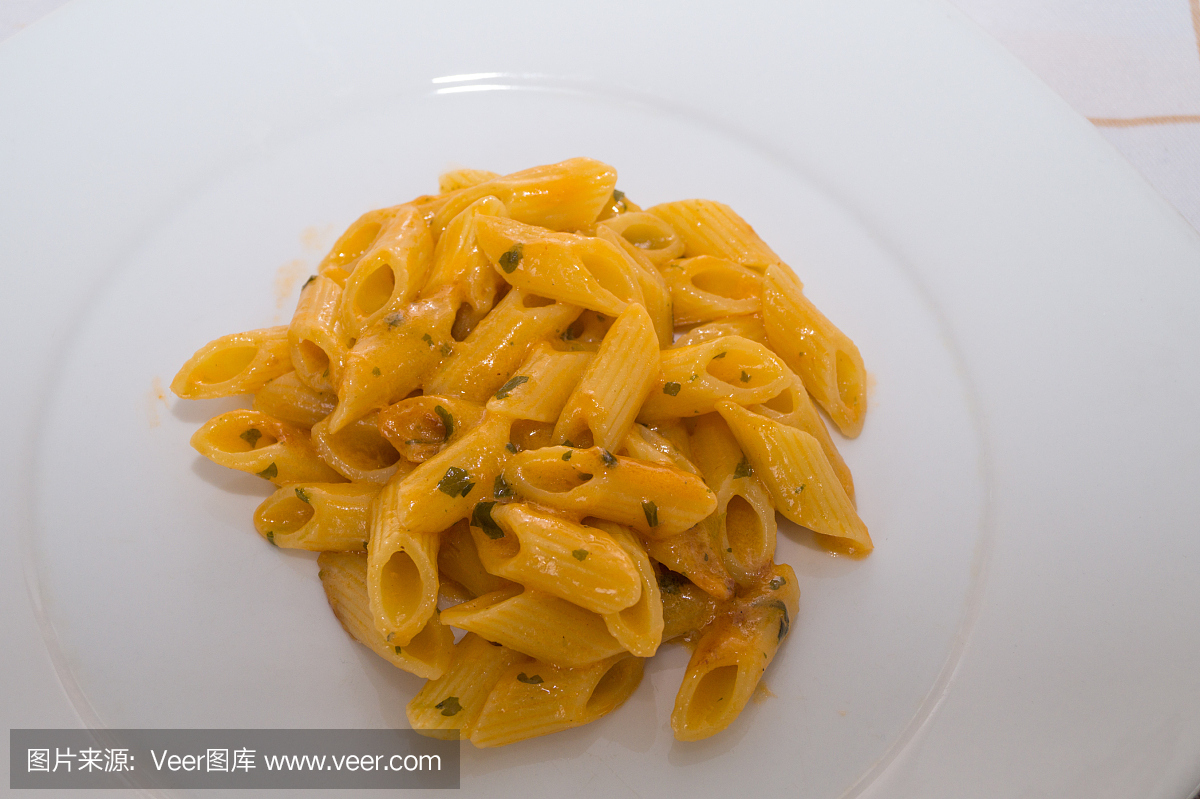 意大利女人做饭和季节意大利面食
