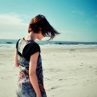 短发美女人物背影逆光摄影高清图片 - 素材公社-45kb