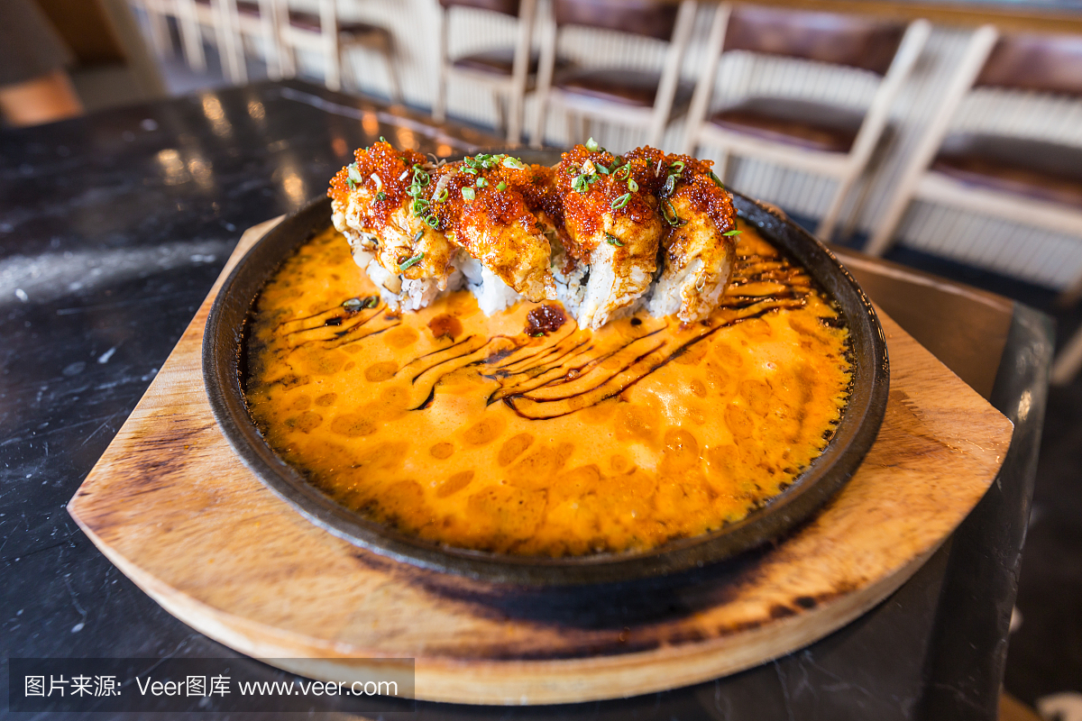 融合寿司热锅名称恶魔卷,日本食品的传统