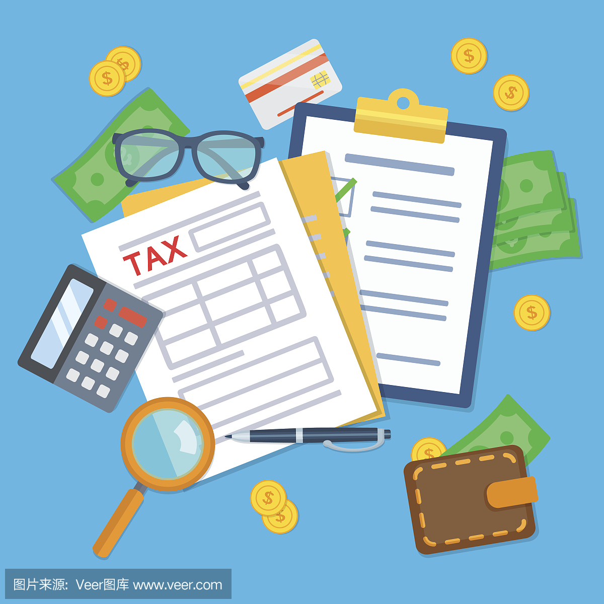 税表与计算器,笔,眼镜,信用卡和美元钞票。