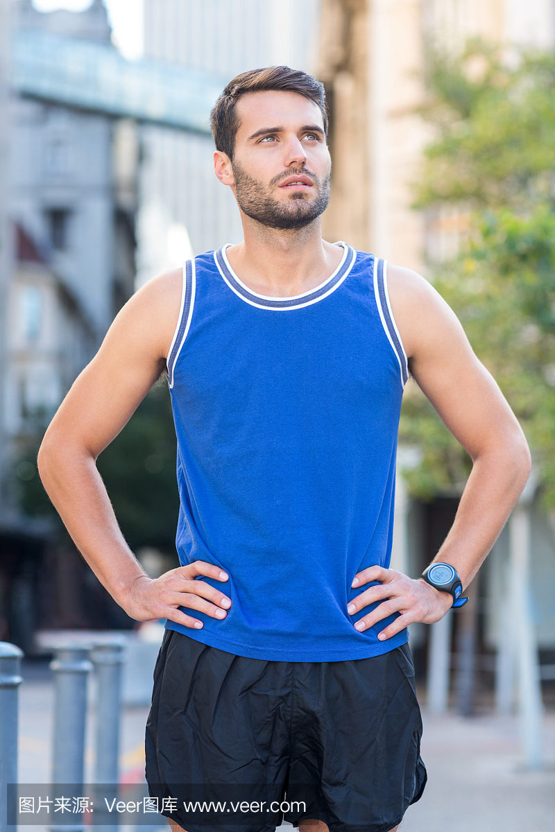 一个看起来很帅的运动员