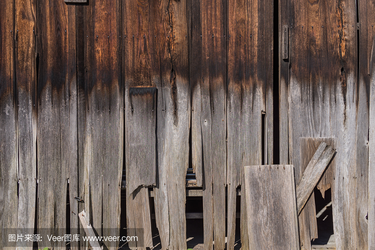 旧的自然传统日本红松木与朽烂和苍白的颜色在