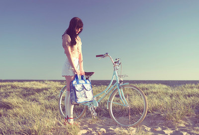 阳光背影青春   高清壁纸,iphone4壁纸,ipad壁纸-74kb