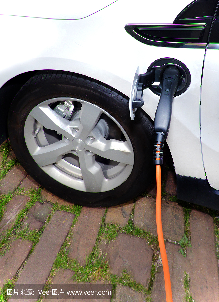 嘉际mpv的充电桩在哪里？