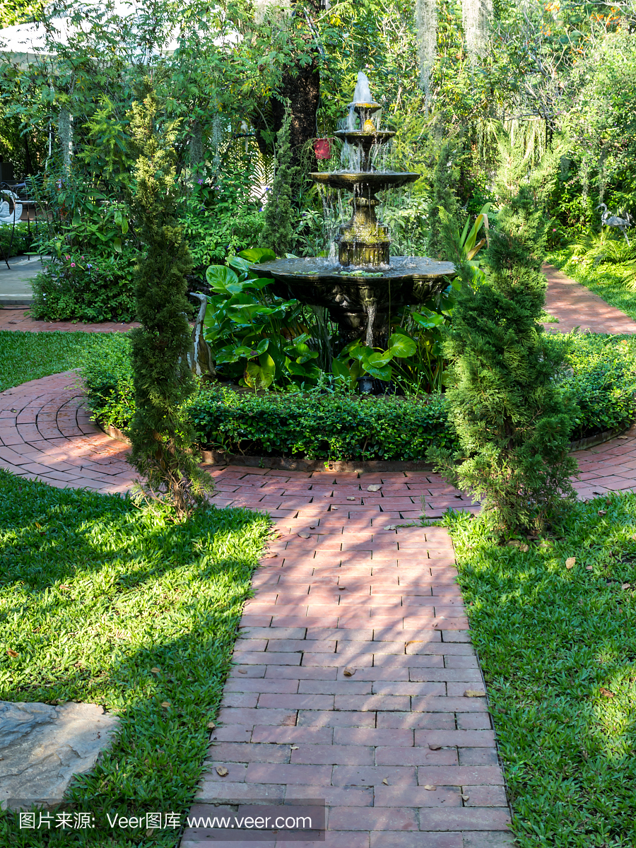 美丽的夏天英语正式花园庭院与喷泉观赏