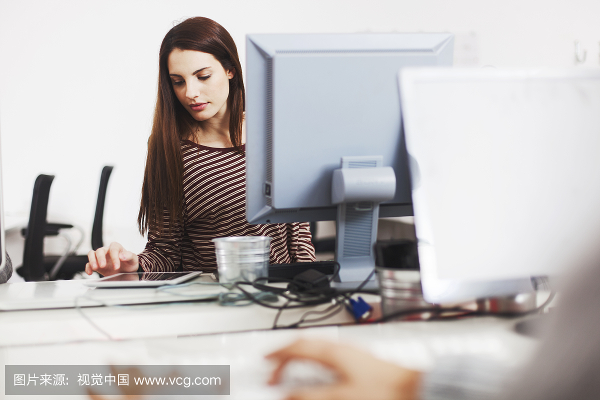 在小企业中处理新的应用程序。