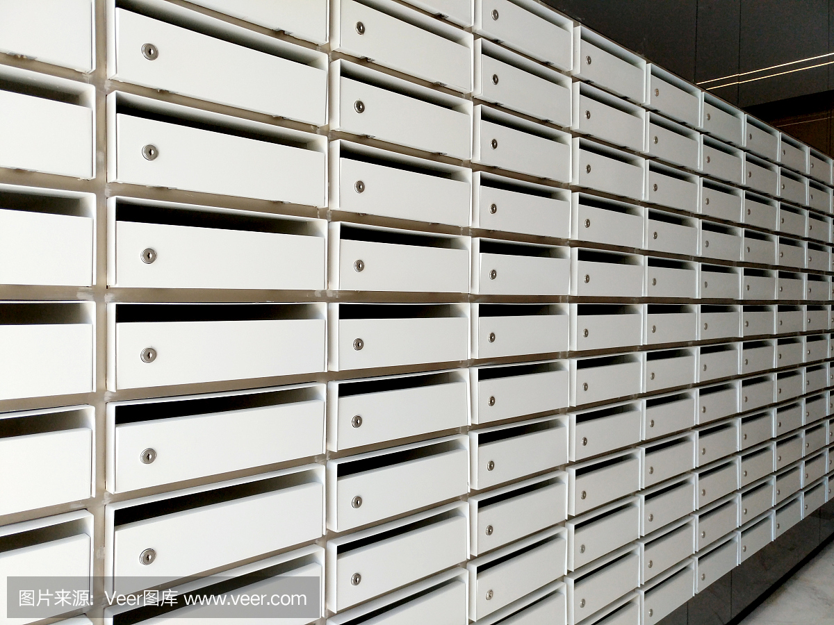 信箱或储物柜,适用于同一居住区的很多人,没有