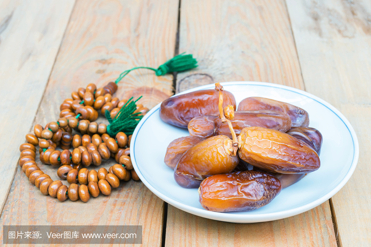 穆斯林会用枣子打破他们的禁食