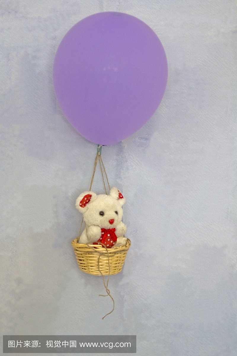 Valentine Bear balloning in purple balloon