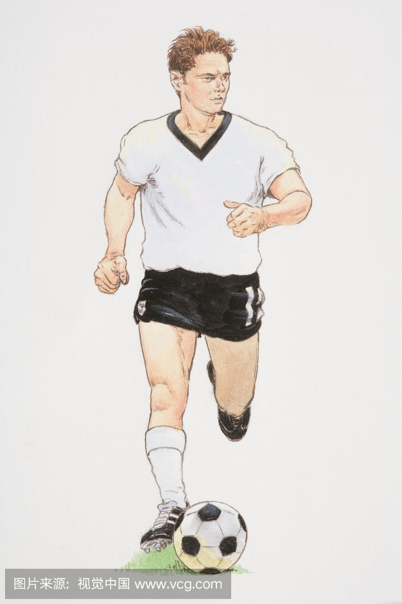 足球运动员在白色的T恤和黑色的短裤跑步与他