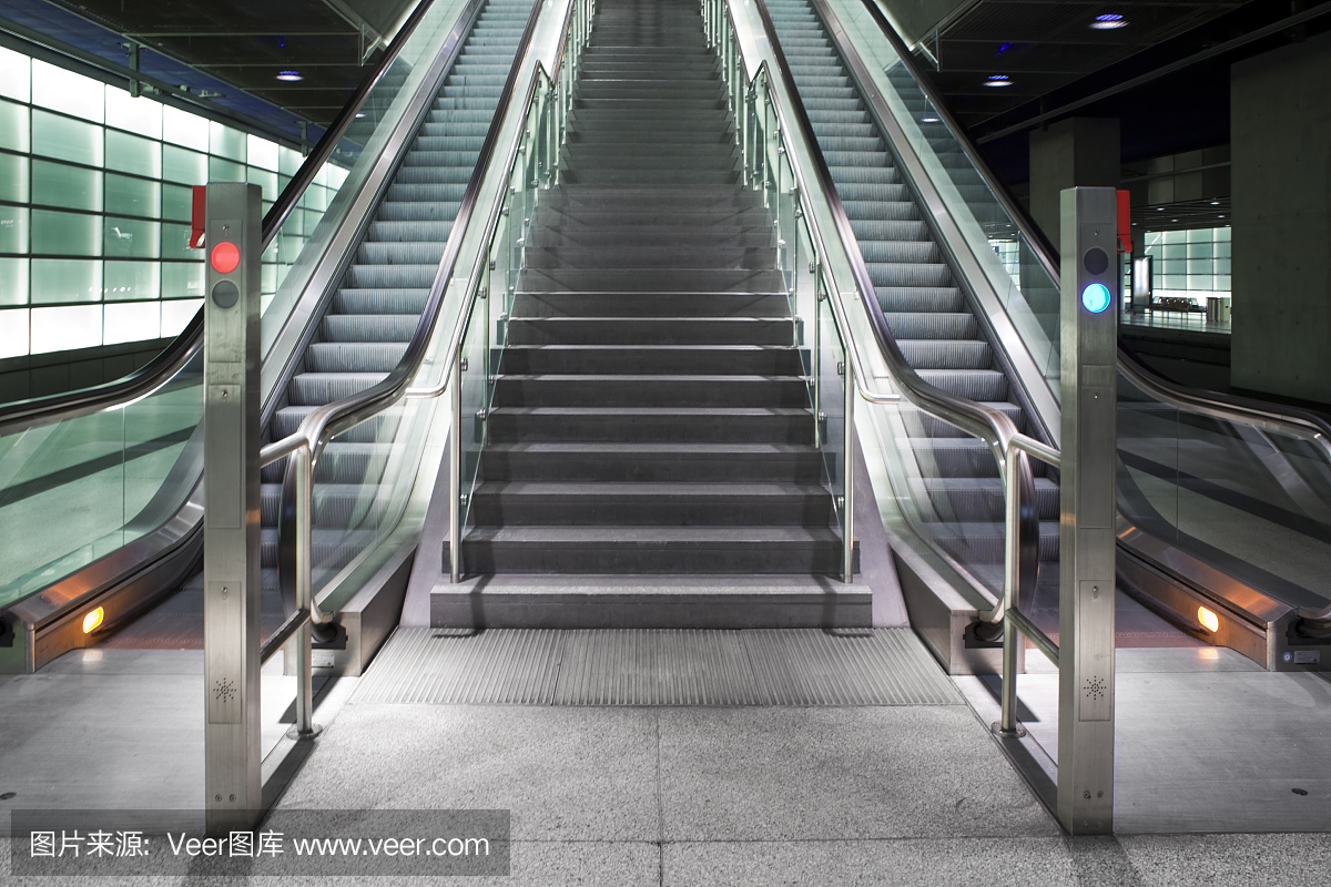 步骤,自动扶梯 - 地铁站,小角度视图