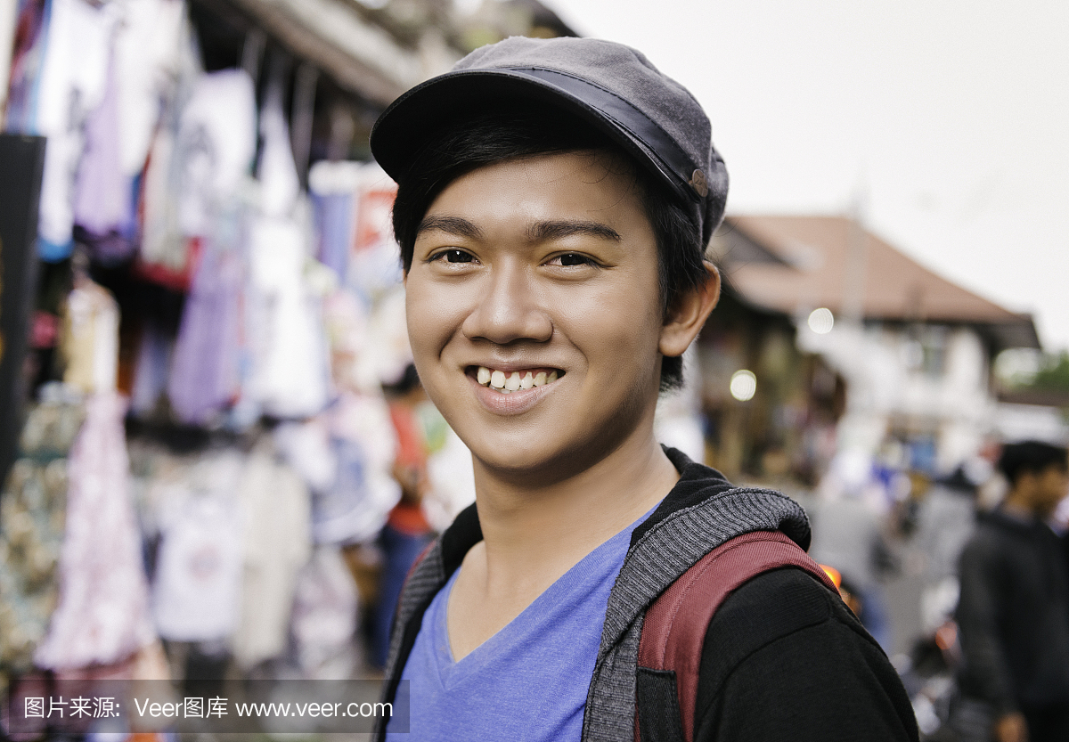 乌布市场巴厘岛印度尼西亚亚洲青少年男子肖像