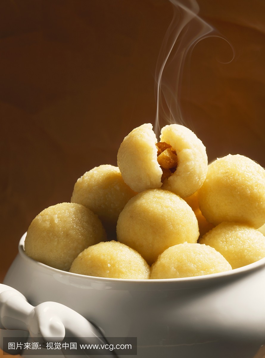 Potato dumplings made with raw potatoes (Thu