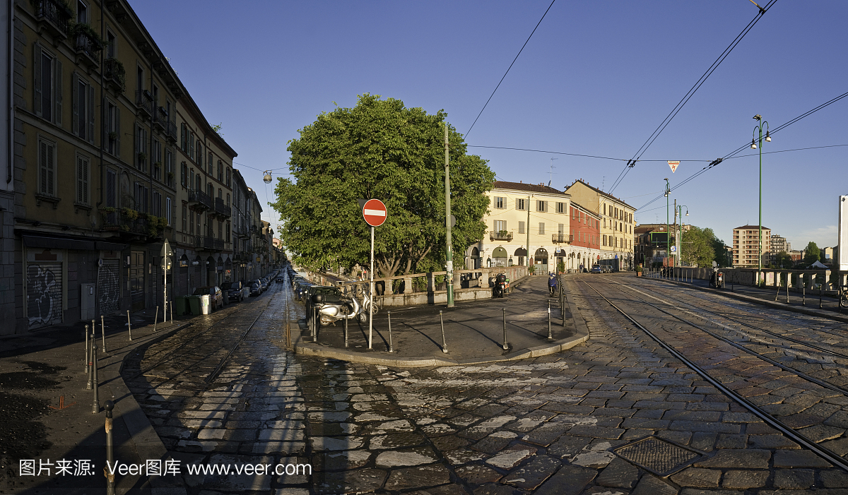 米兰街景Navigli天亮