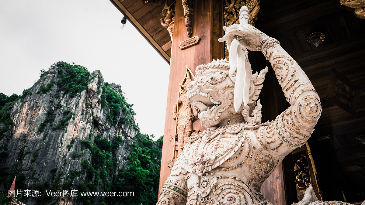 哈努曼(猴子)雕像和泰国艺术建筑