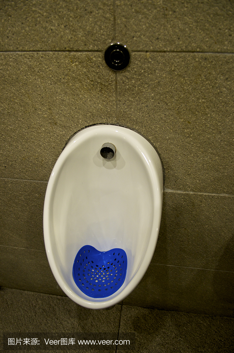 小便池在公共厕所与传感器