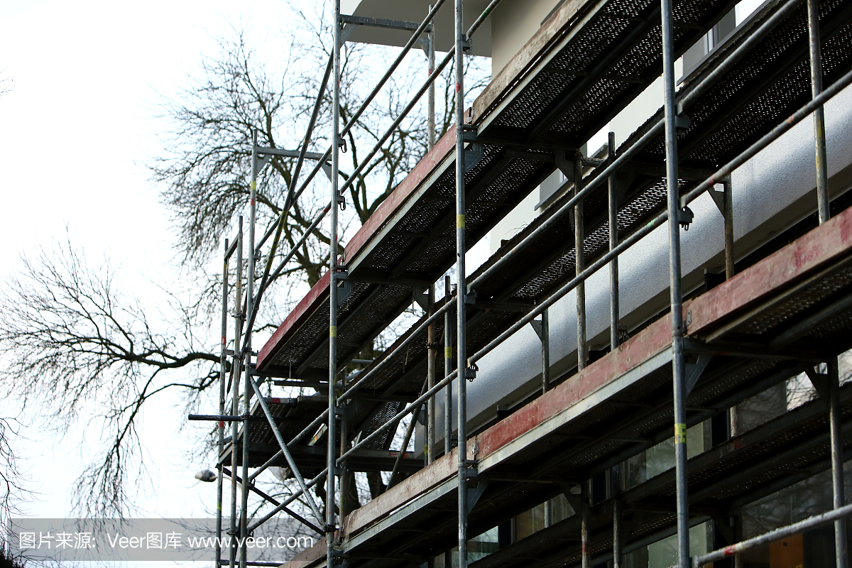 钢框架是在建筑物外部自由工作以修复幕墙绝缘