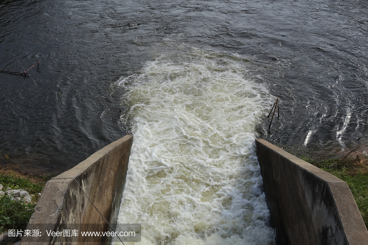 位于泰国罗勇府的农业莱水库的闸门