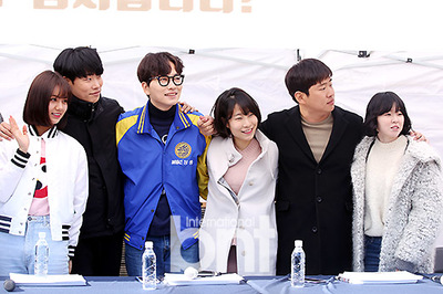 《请回答1988》举行签名会 朴宝剑惠利热聊不-93kb