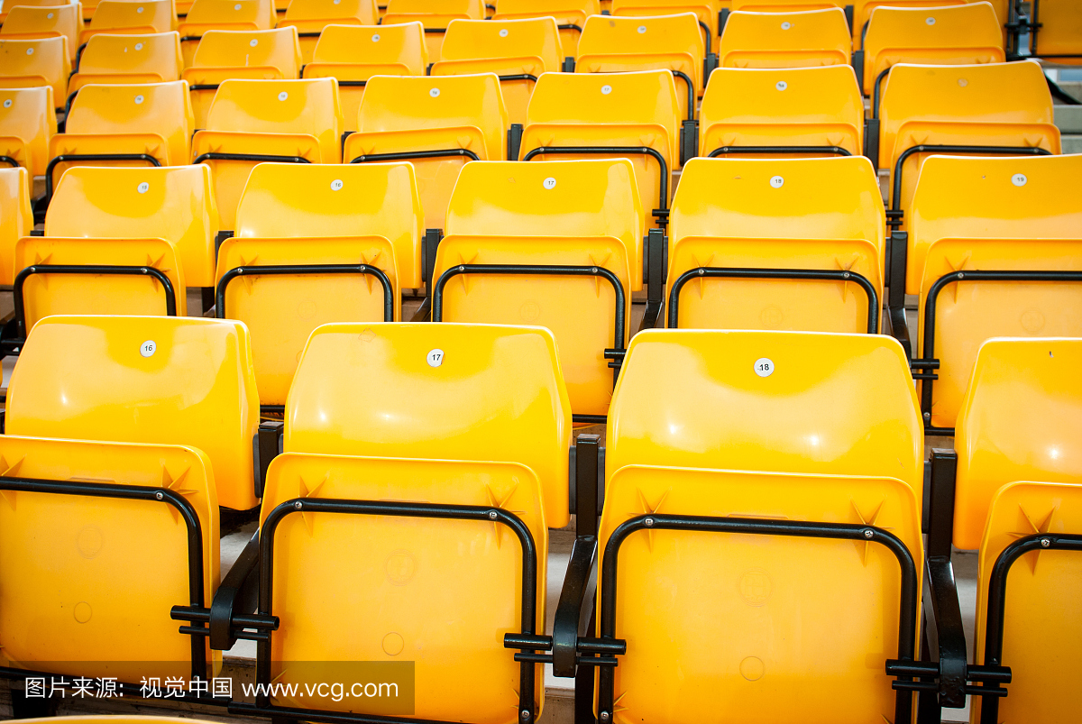 足球场黄色座位在挪威