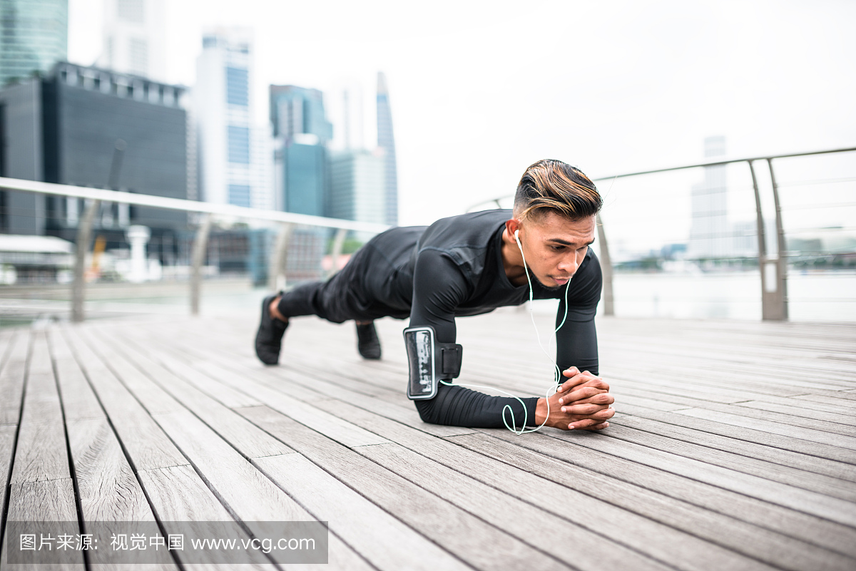 平板支撑,板形姿势,板式瑜伽功,亚洲人种