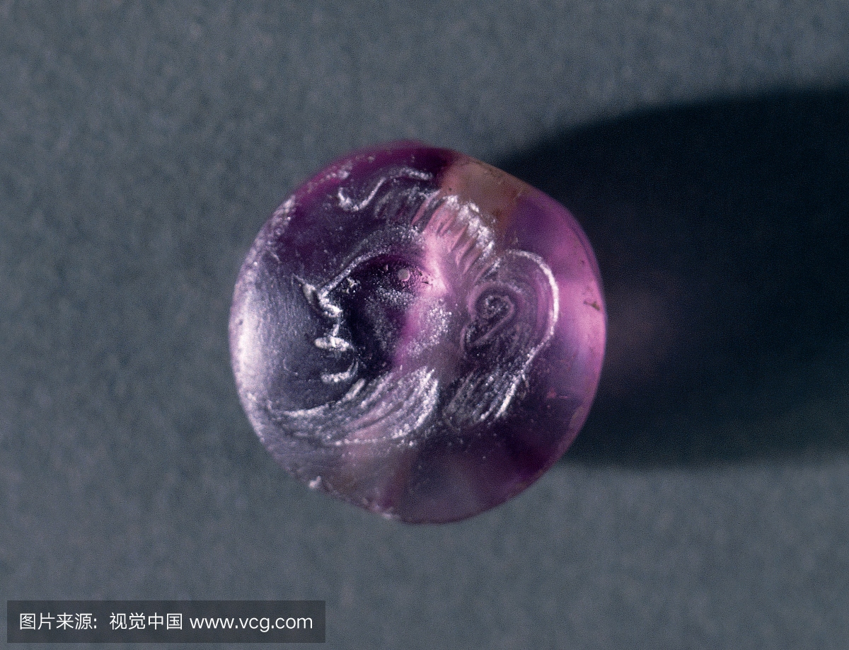 描述一个男性身材(希腊)的紫水晶密封。迈锡尼