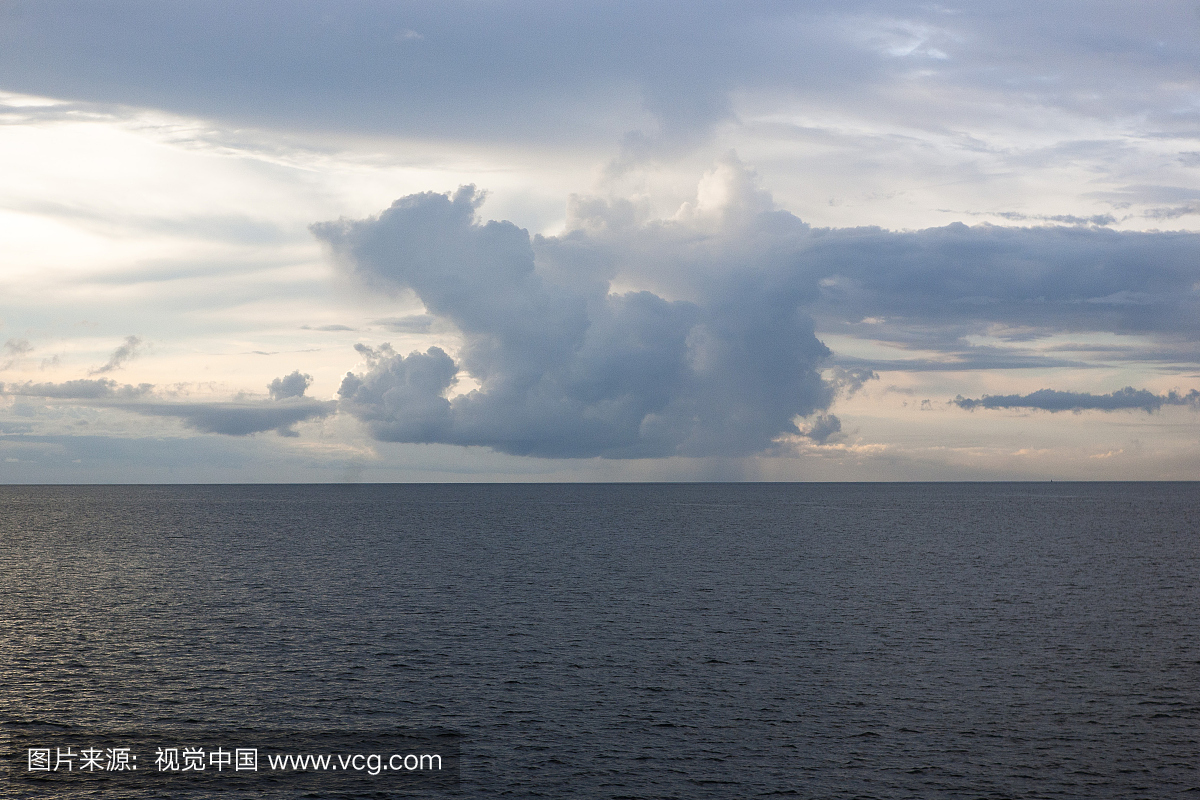 印度洋龙目岛上空的云层