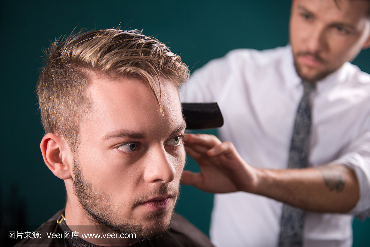 日本美发店是怎么装修设计的爱游戏体育(AYX Sports)