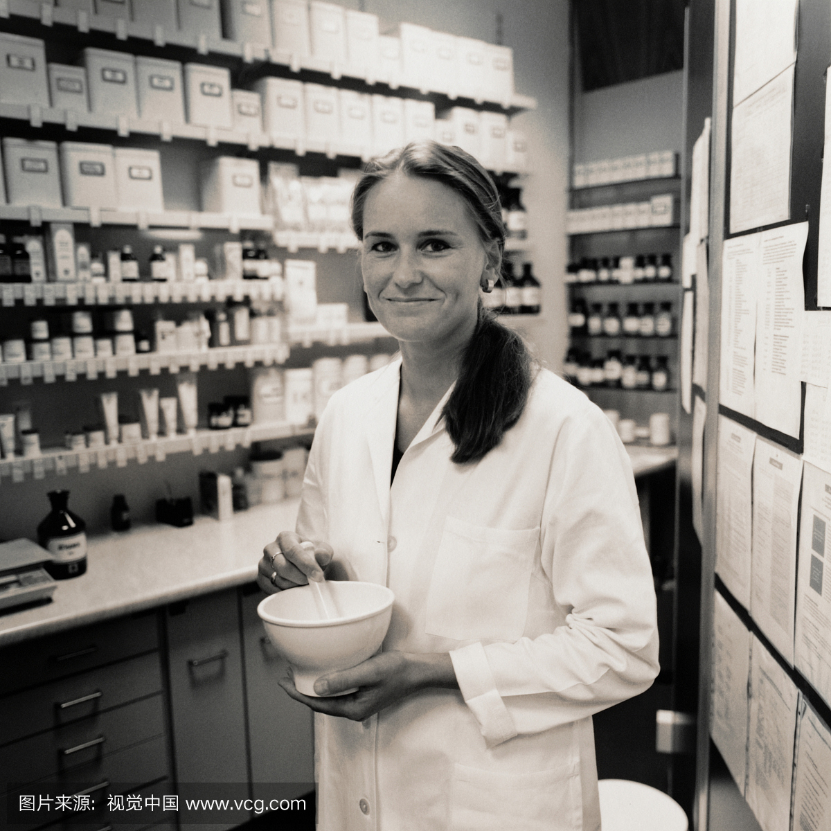 药剂师穿实验室外套