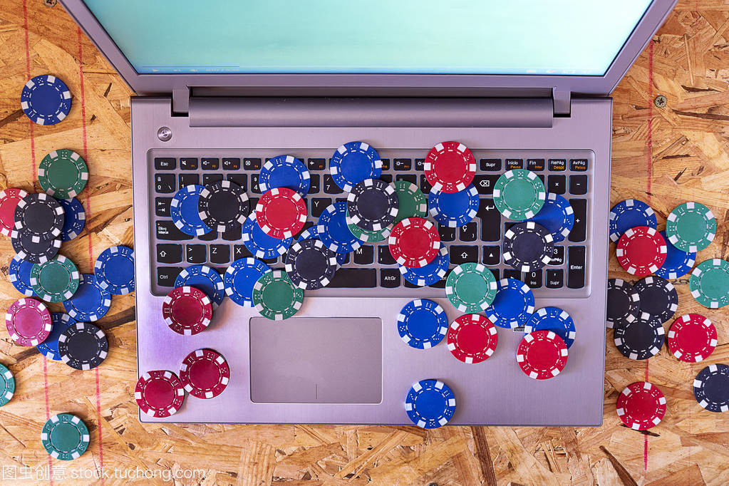 Online poker playing with laptop with chips and Online poker playing with laptop with chips and