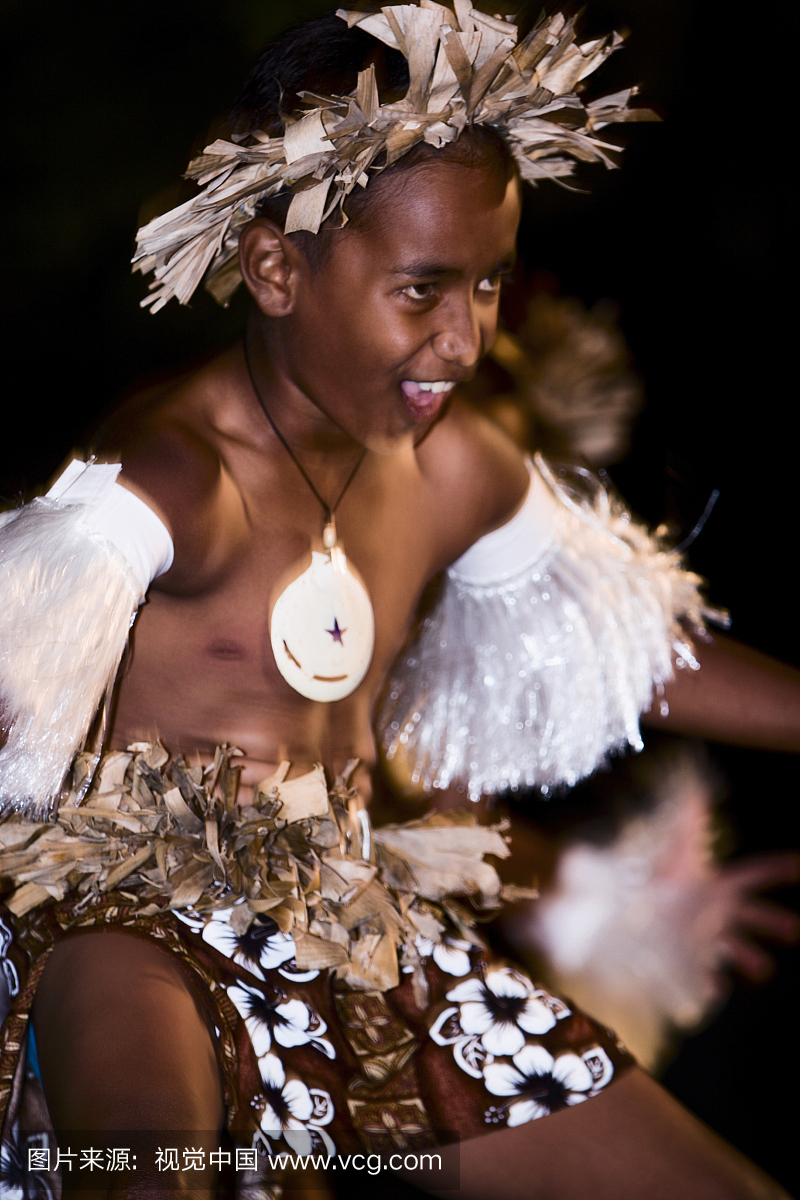 托雷斯海峡岛民传统的衣服在Kaiwalagal音乐艺