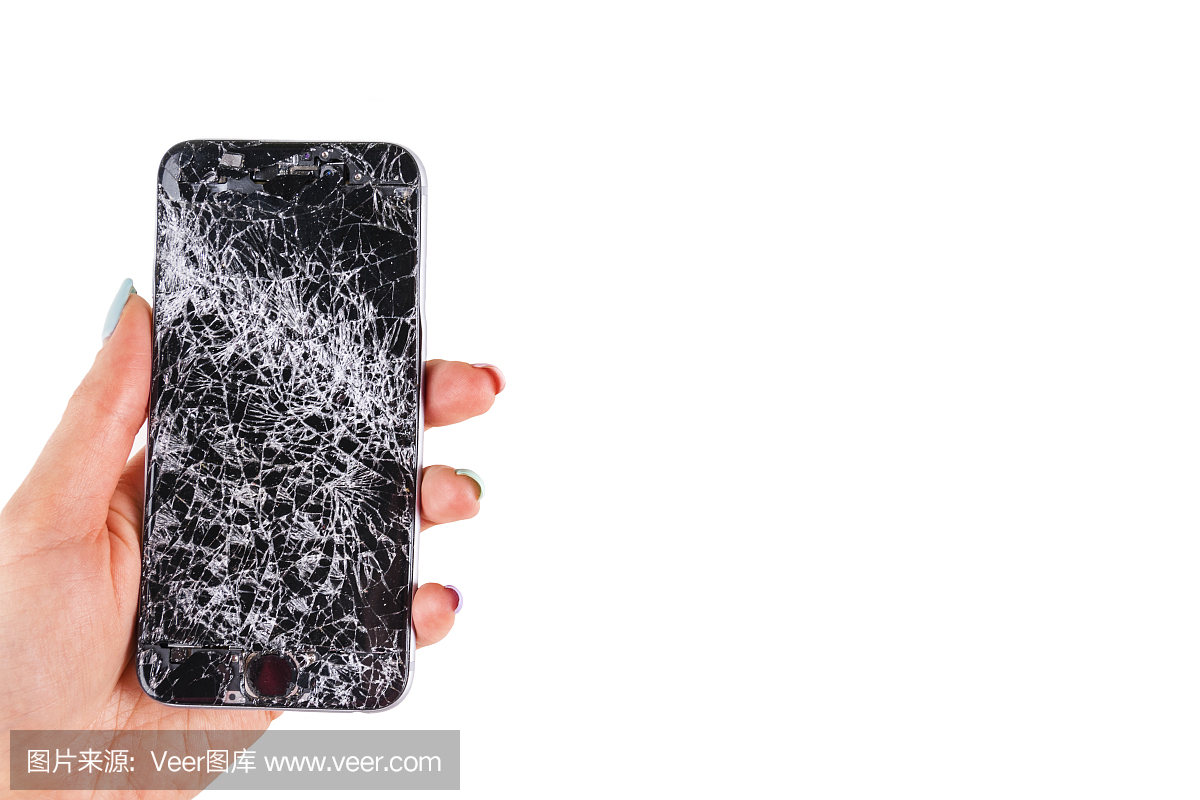 女人手拿着现代手机智能手机破碎的屏幕和损失