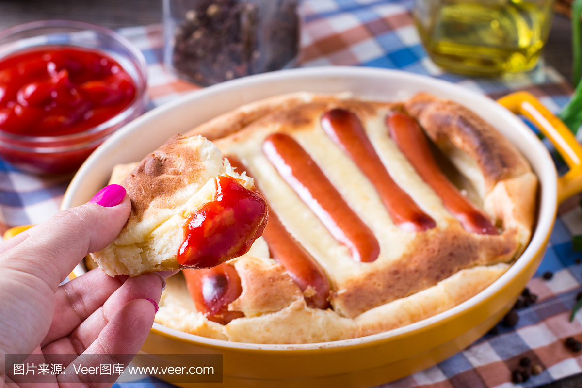 焦黄面包,脆皮面包,烘烤菜肴上的脆皮,干酪屑涂