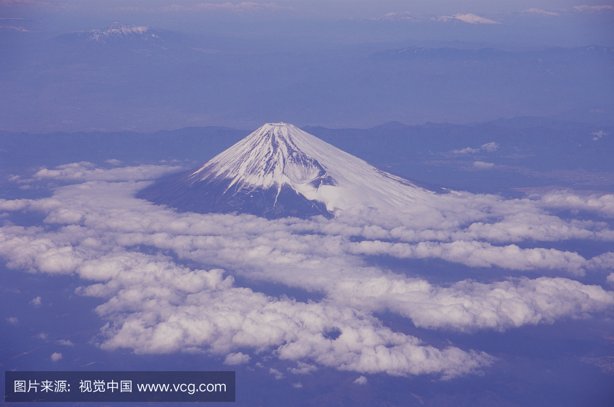 日本富士山位于本州岛