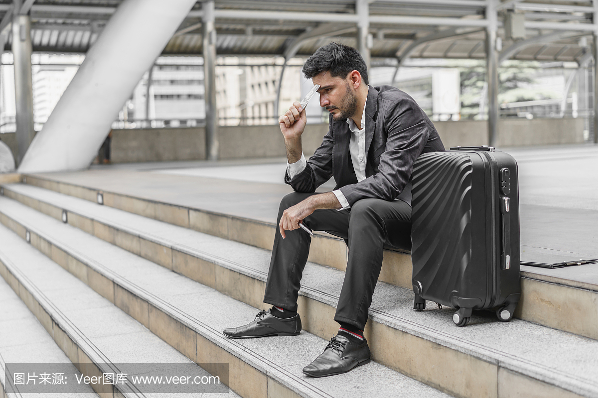 商人失去了从做生意赚取利润。持有美元货币的