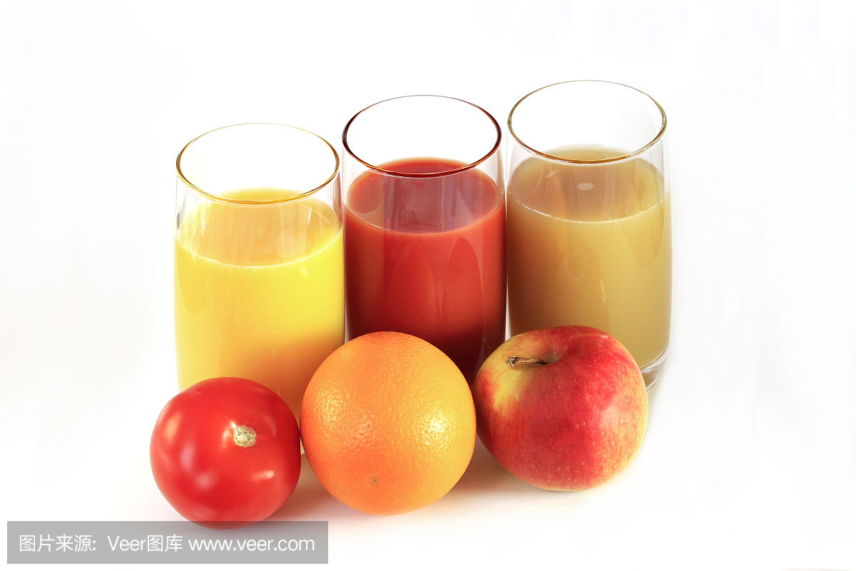 三杯配果汁,番茄,橙子,苹果