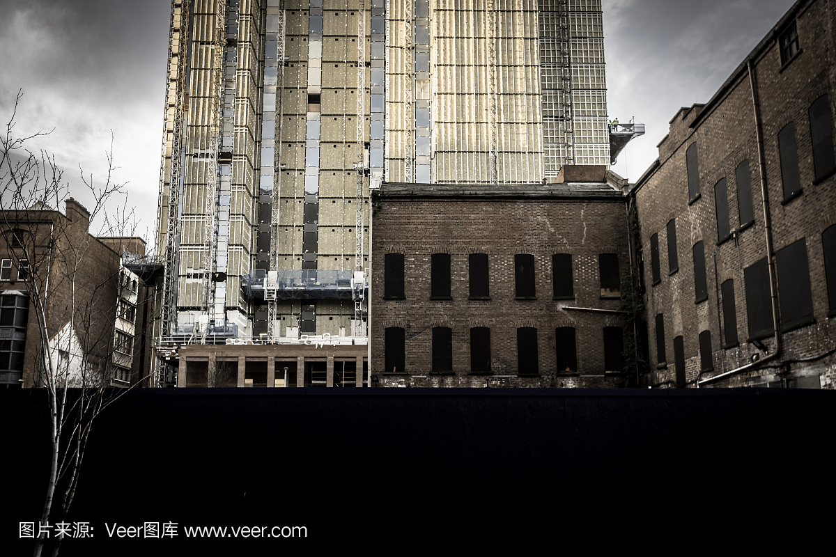 木囤积划分摩天大楼和旧维多利亚时代的仓库正