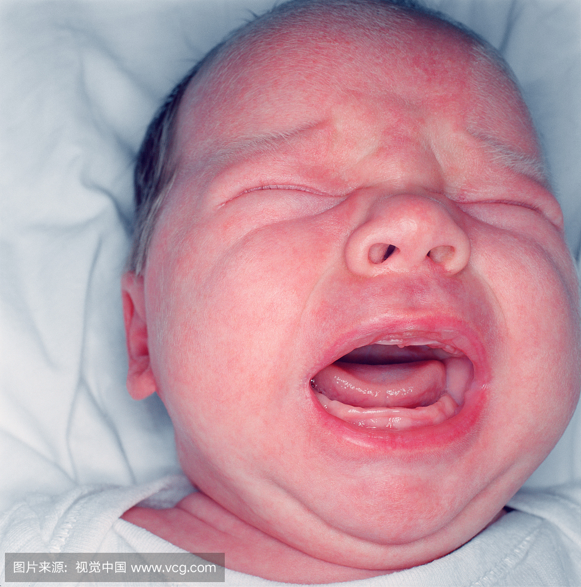 婴儿哭泣(0-3个月),特写
