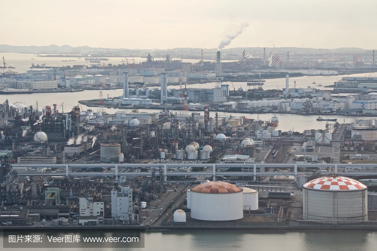 多摩河,东京湾,石油储备基地和烟囱在日本神奈