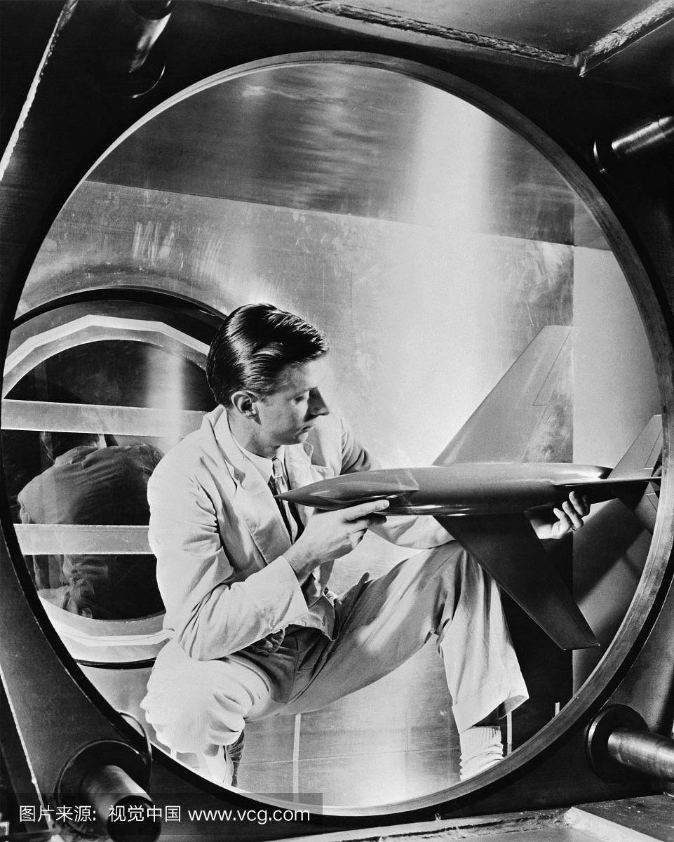 检查导弹的中成年人,国家航空咨询委员会